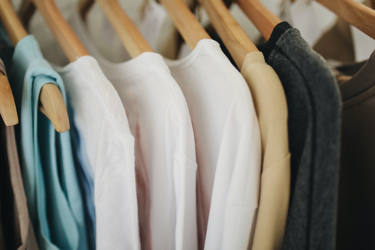Fördelarna med att köpa kläder från en outlet